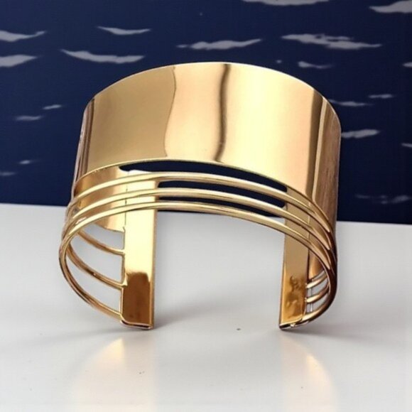 🆕 Bold & Chic Gold-Plated Wide Cuff Bracelet | Trendy Statement Accessory 💛 - Picture 5 of 10
